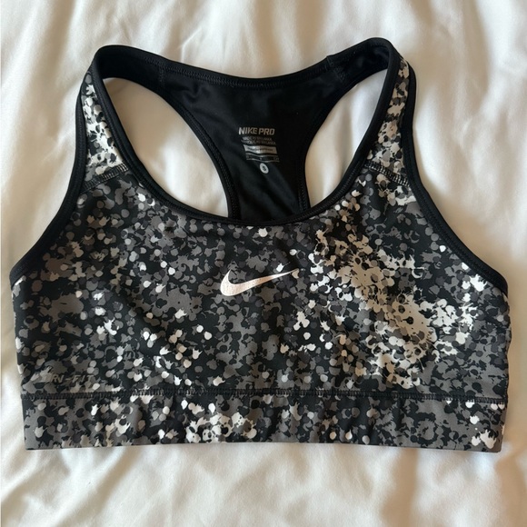 Nike sports bra bundle - Picture 4 of 5